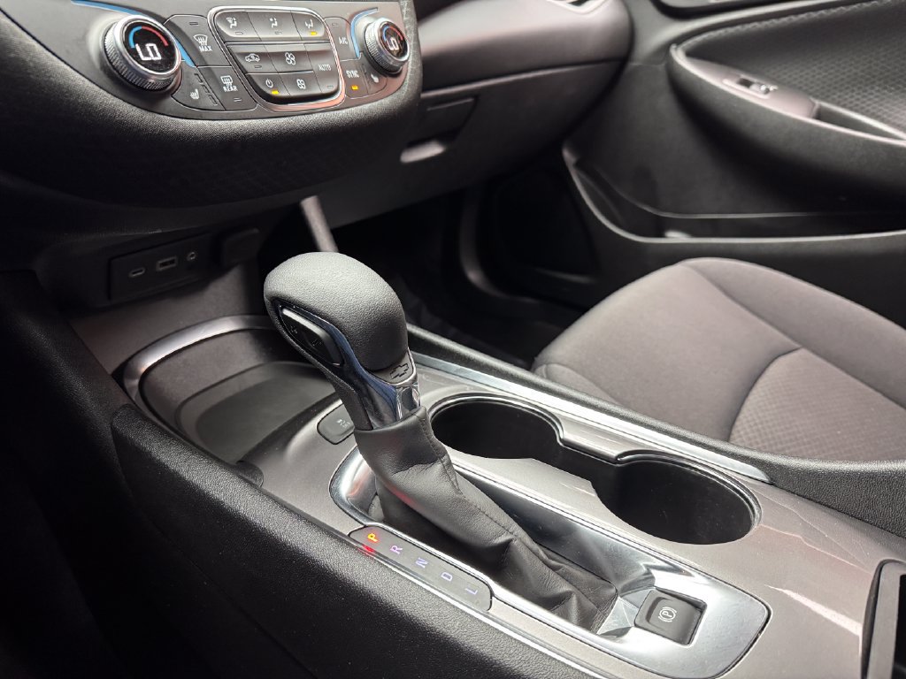Used 2025 Chevrolet Malibu LT FWD image 18