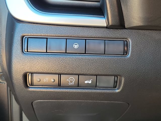 Used 2024 Nissan Rogue SV FWD image 13