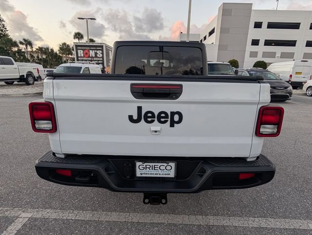 Used 2023 Jeep Gladiator Sport image 3