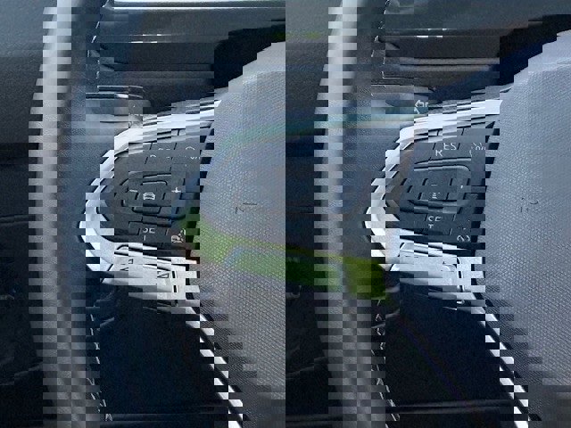 Used 2024 Volkswagen Tiguan SE w/ Panoramic Sunroof Package image 31