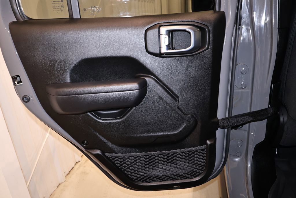 Used 2023 Jeep Gladiator Willys image 15