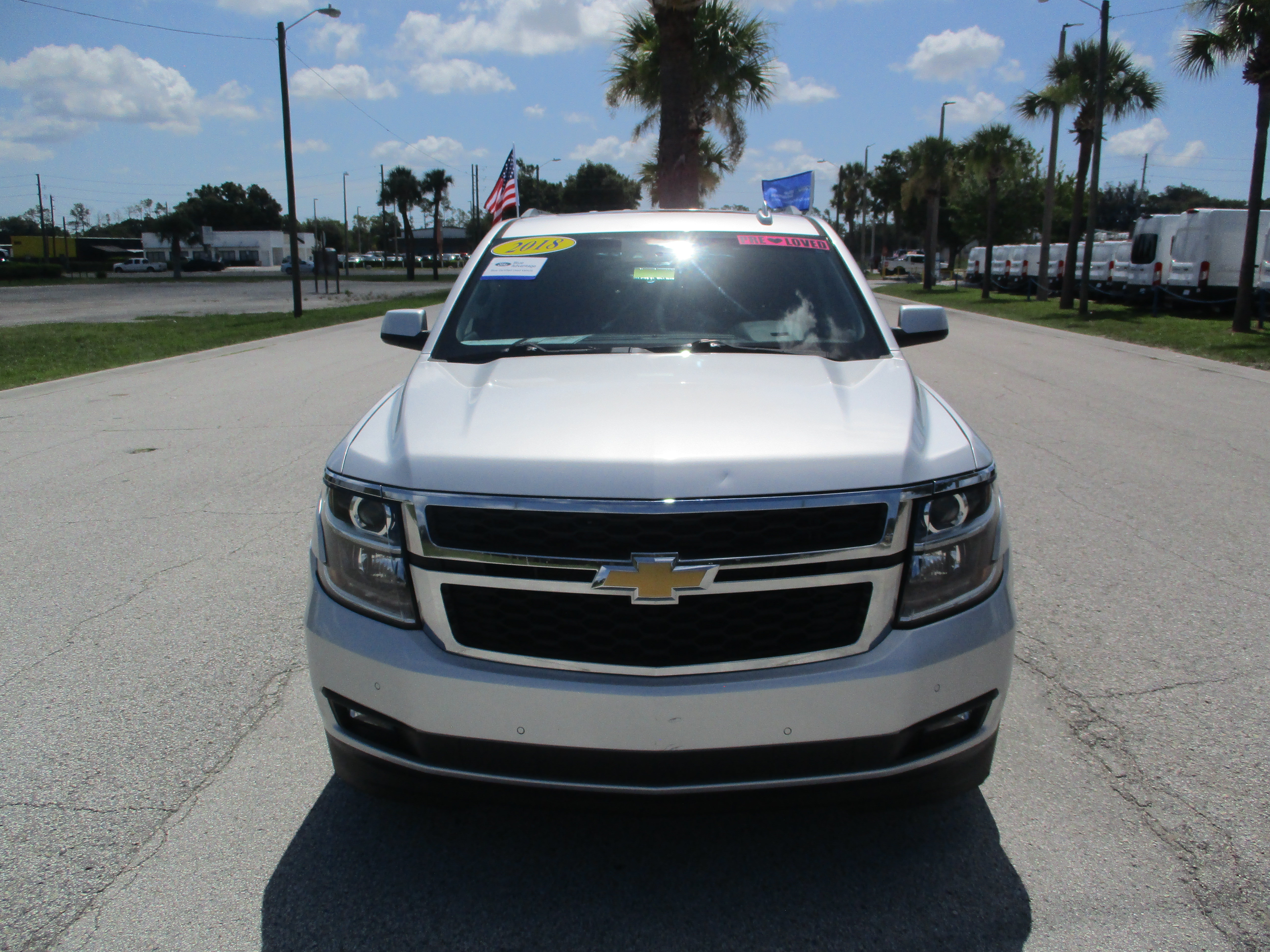 Used 2018 Chevrolet Suburban LT RWD image 2