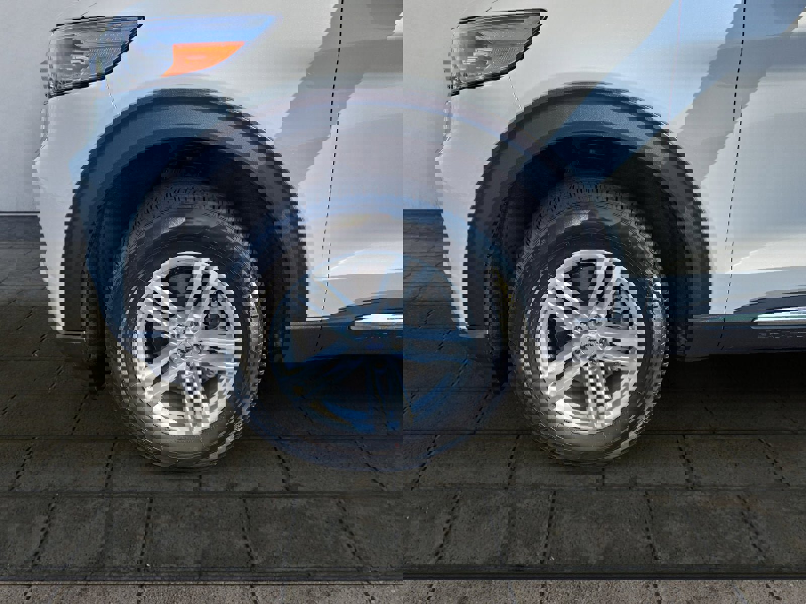 Certified 2022 Ford Explorer XLT w/ Equipment Group 202A image 26