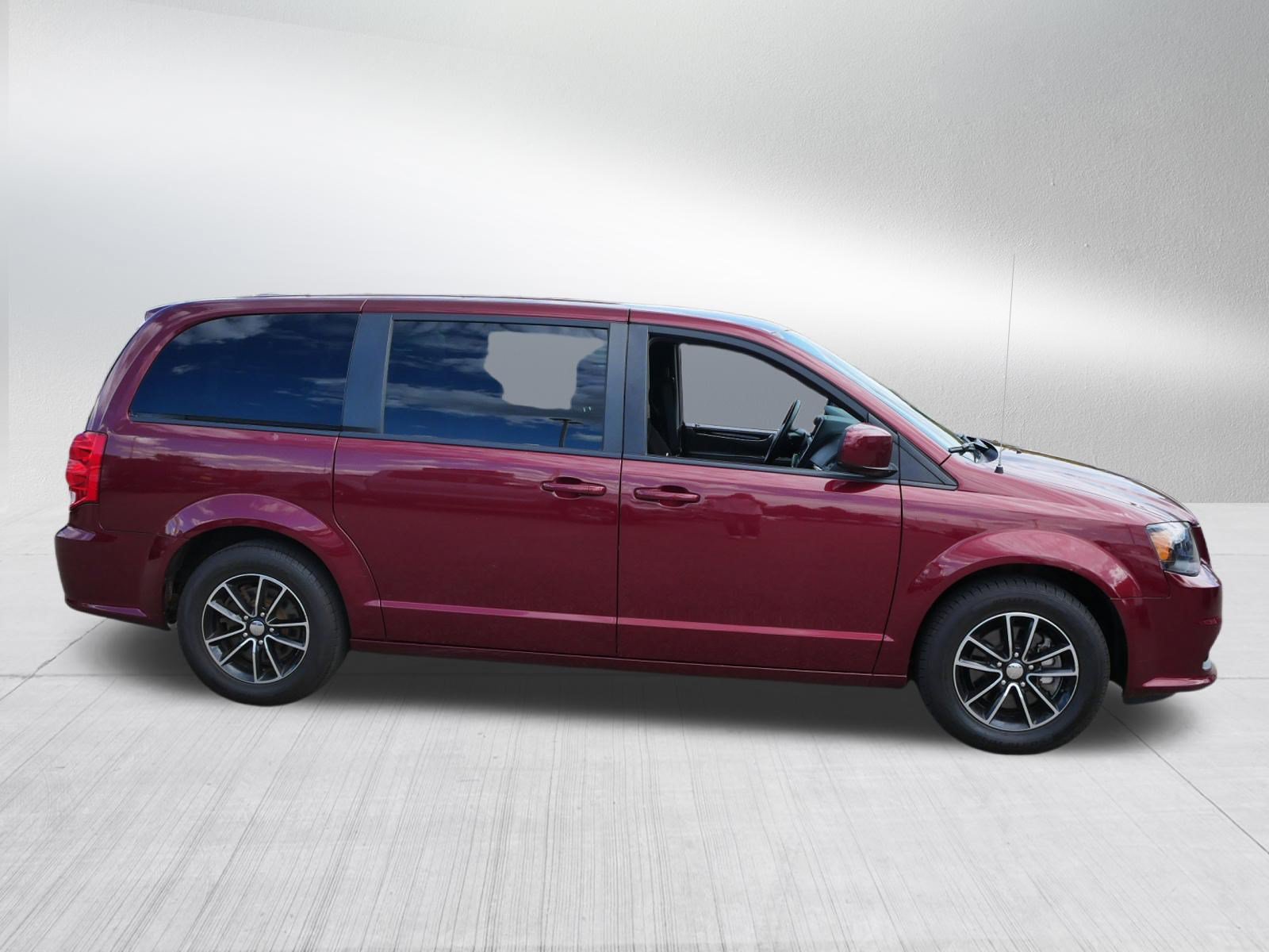 Used 2018 Dodge Grand Caravan SE FWD image 8