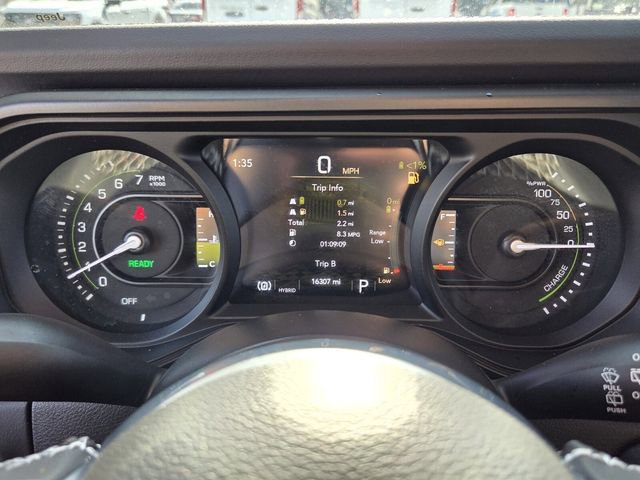 Used 2025 Jeep Wrangler Unlimited Sahara w/ Safety Group AWD/4WD image 35