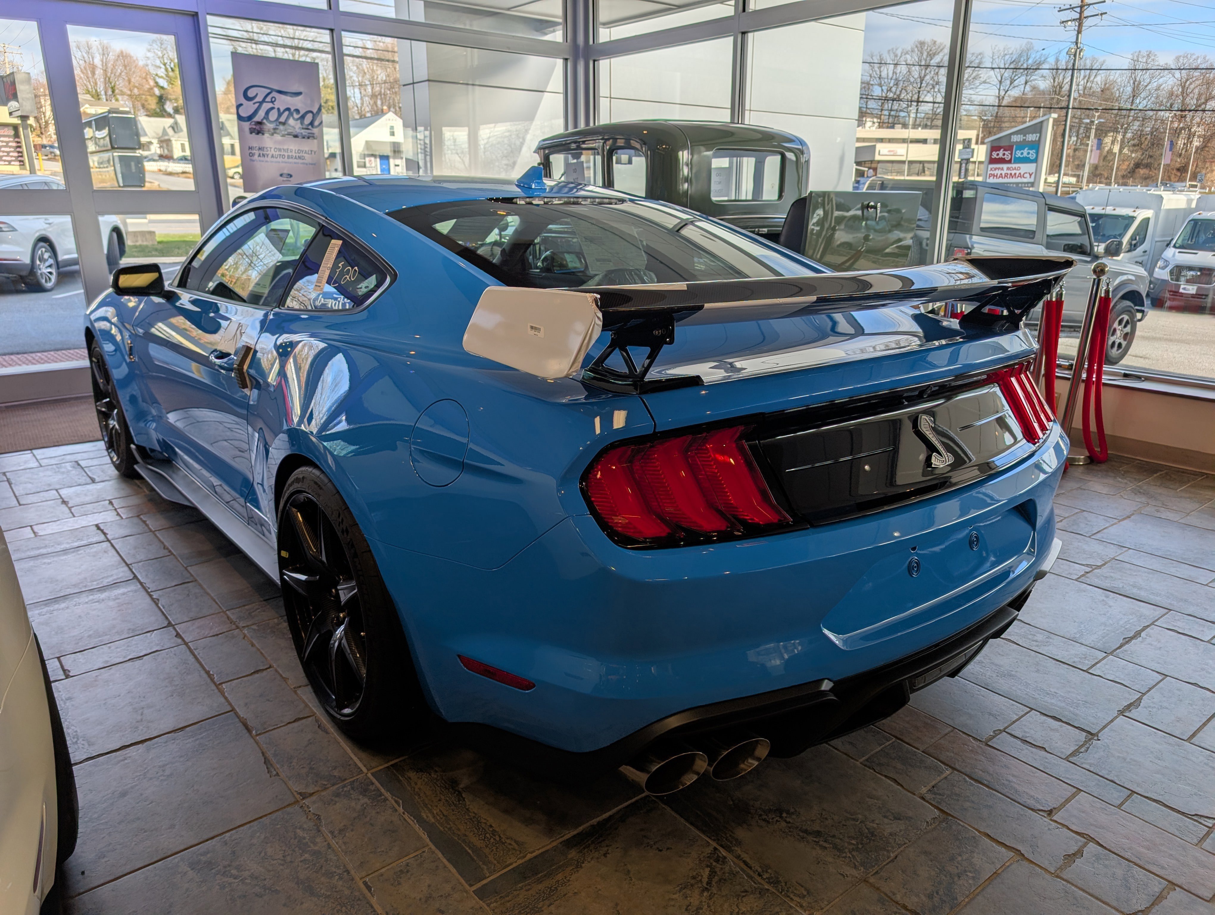 Certified 2022 Ford Mustang Shelby GT500 w/ Carbon Fiber Track Pack image 3