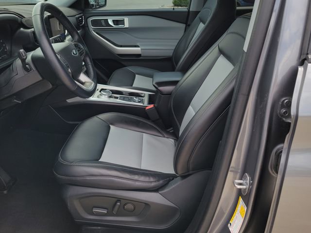 Certified 2022 Ford Explorer XLT w/ Equipment Group 202A AWD/4WD image 6