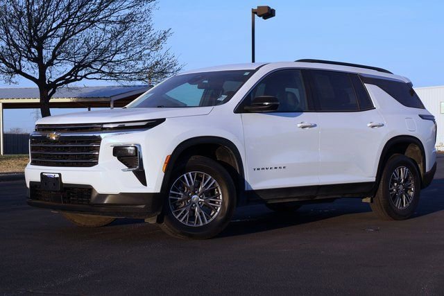 Used 2025 Chevrolet Traverse LT image 17