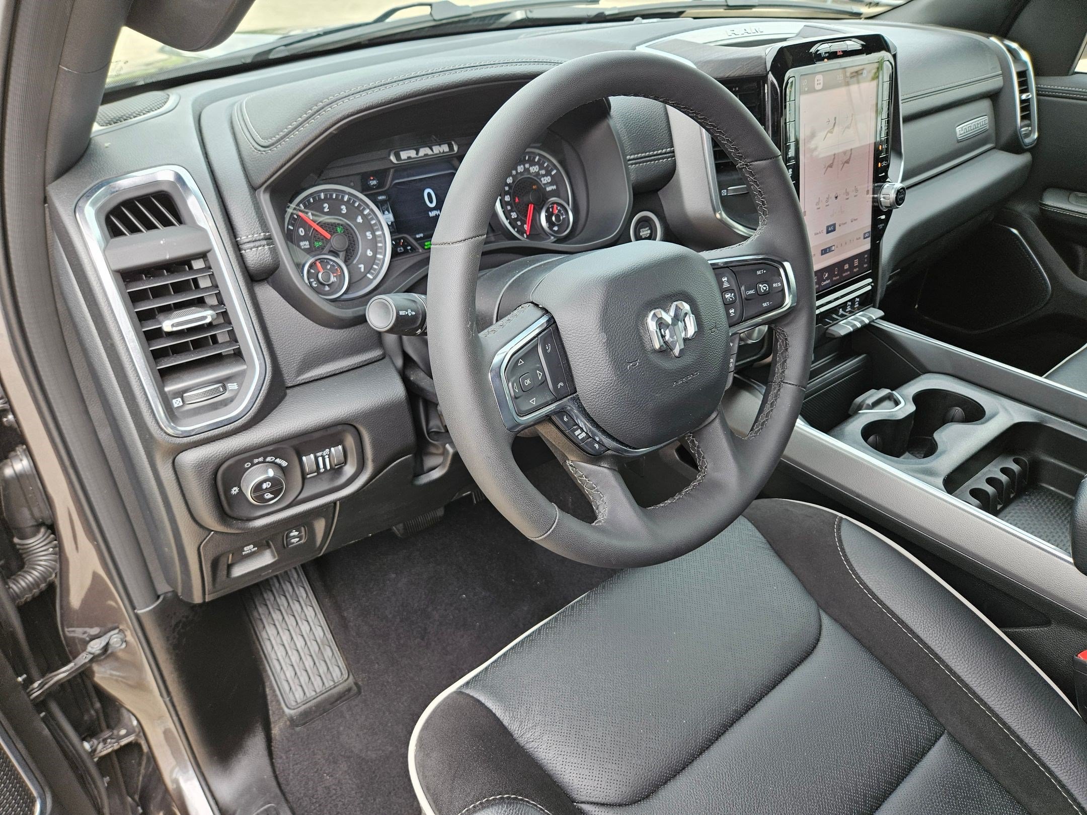 Used 2026 RAM 1500 Laramie AWD/4WD image 16