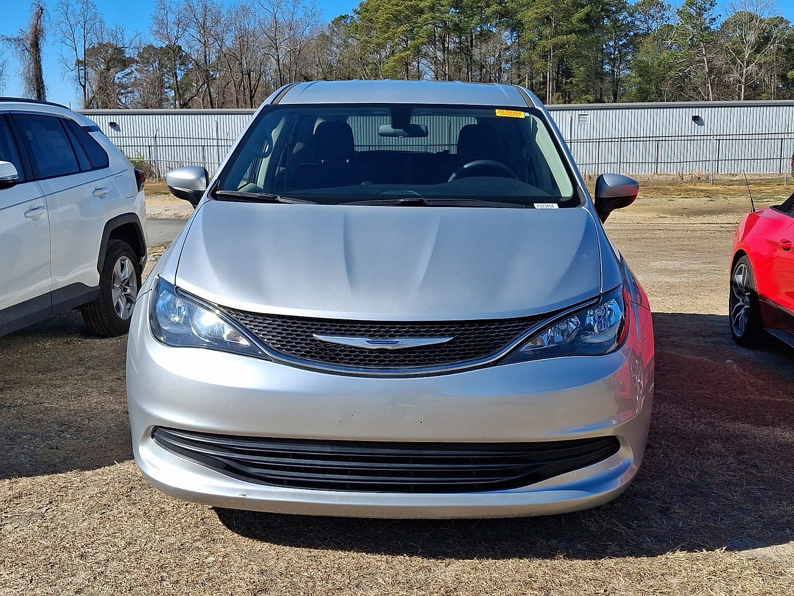 Used 2022 Chrysler Voyager LX image 4