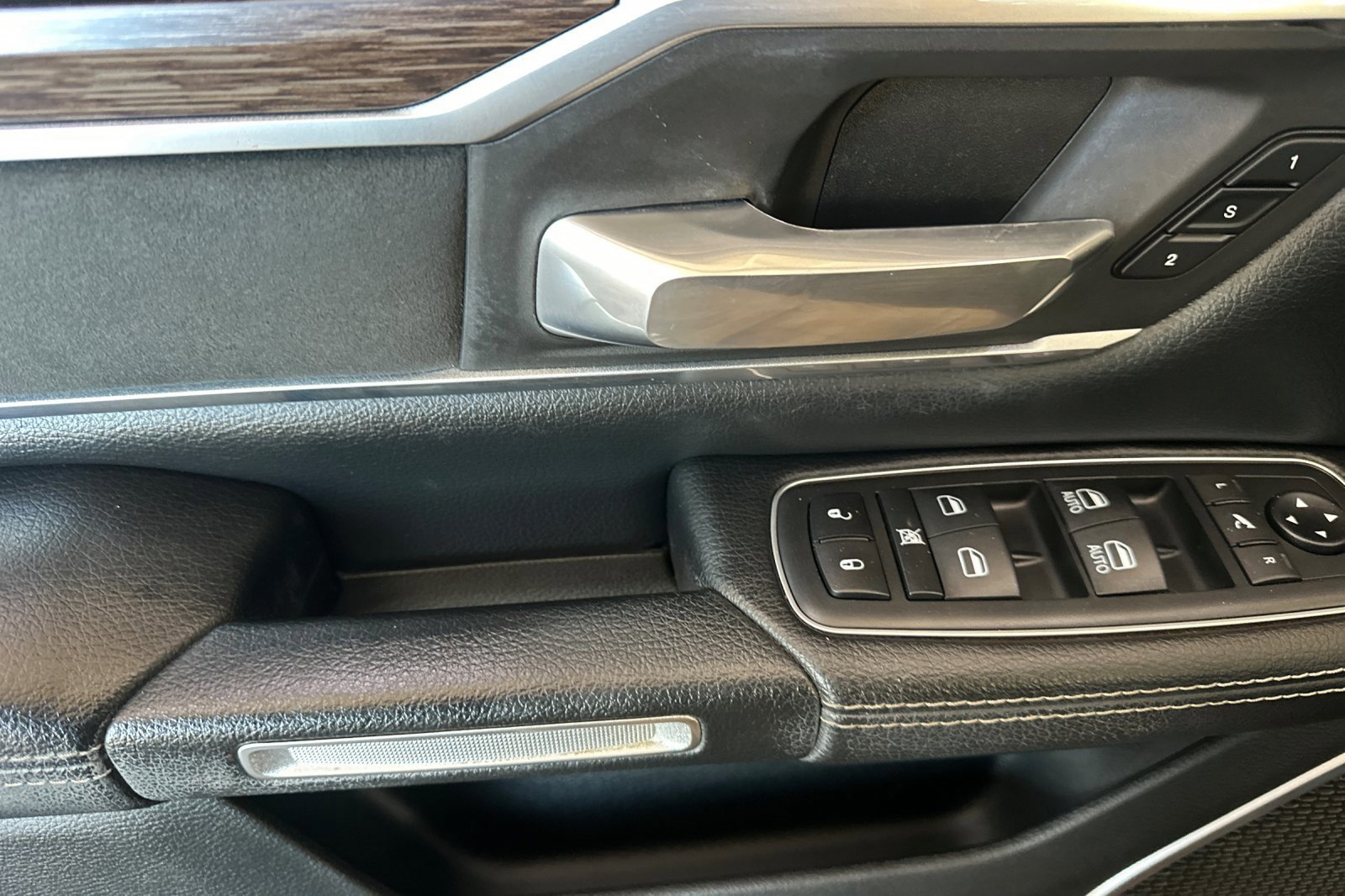 Used 2020 RAM 1500 Laramie image 10