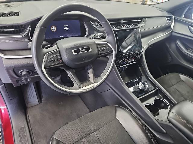 Used 2024 Jeep Grand Cherokee Altitude AWD/4WD image 16