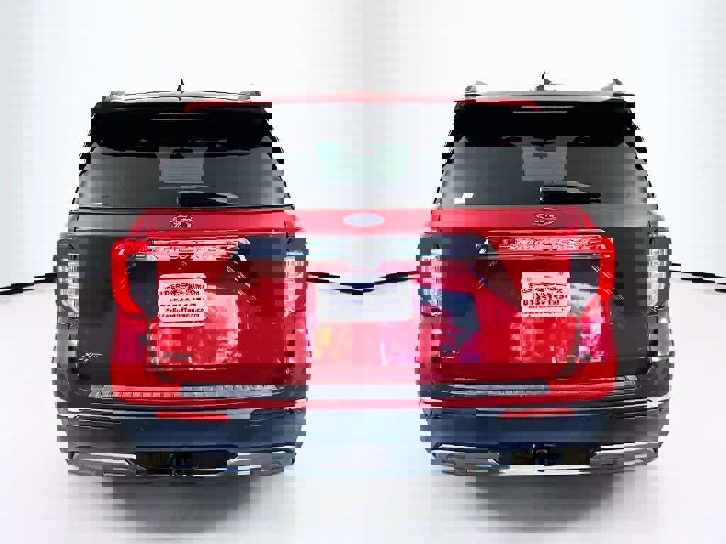 Certified 2022 Ford Explorer XLT w/ Equipment Group 202A image 4