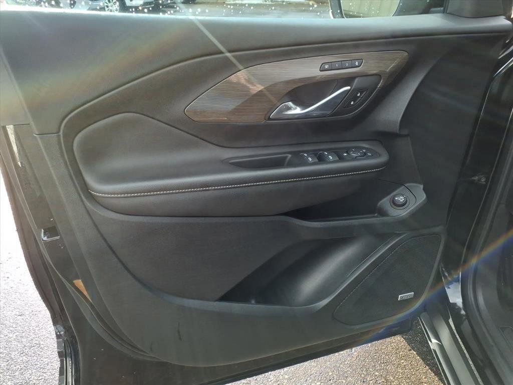 Used 2023 GMC Terrain Denali w/ Black Diamond Edition image 13