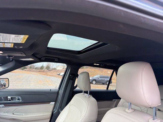 Certified 2019 Ford Explorer Limited w/ Class III Trailer Tow Package image 16