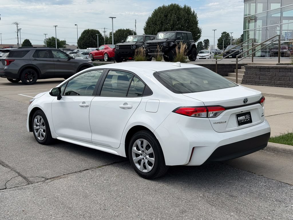 Used 2025 Toyota Corolla LE FWD image 4