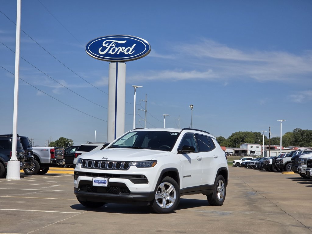 Used 2023 Jeep Compass Latitude w/ Convenience Group AWD/4WD image 3