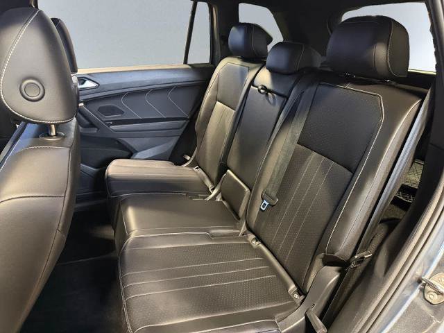 Used 2023 Volkswagen Tiguan SE R-Line AWD/4WD image 18