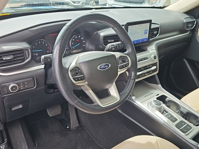 Certified 2022 Ford Explorer XLT w/ Equipment Group 202A RWD image 11