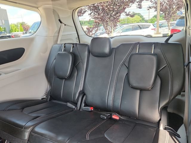 Used 2023 Chrysler Pacifica Touring-L FWD image 27