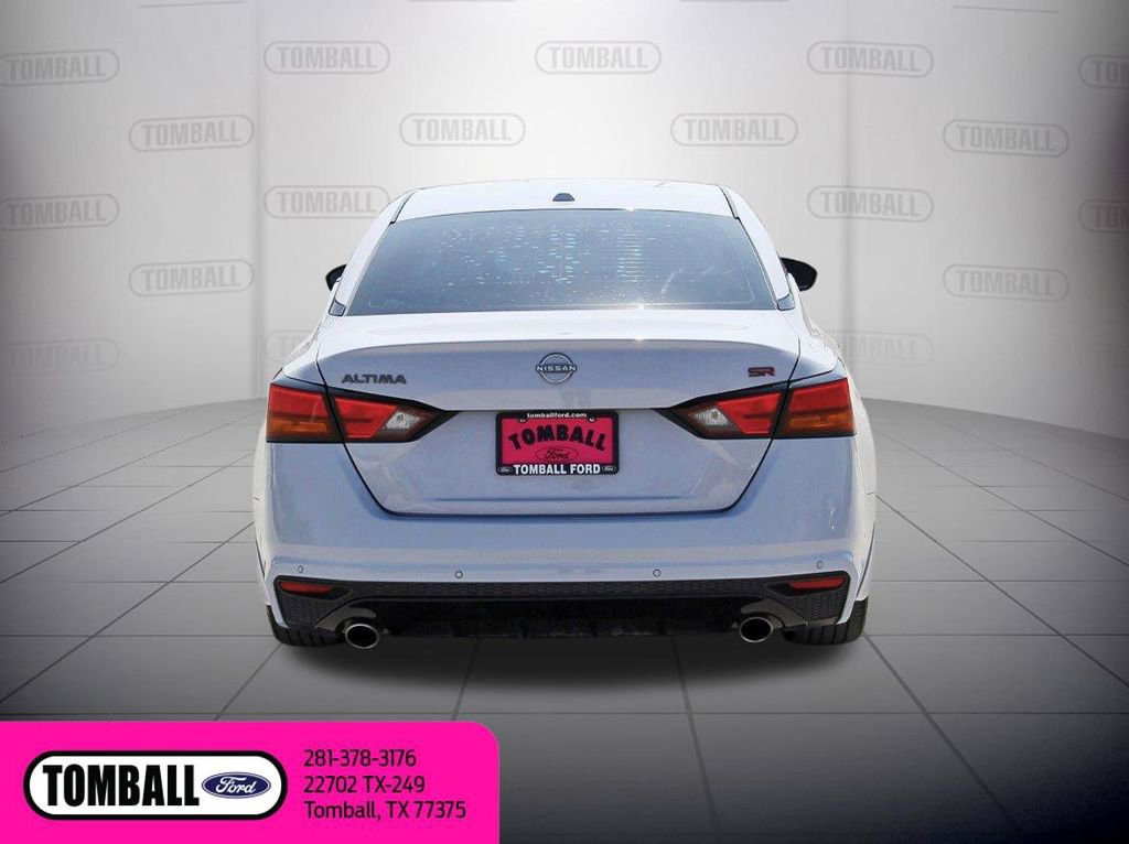 Used 2024 Nissan Altima 2.5 SR w/ SR Premium Package FWD image 6