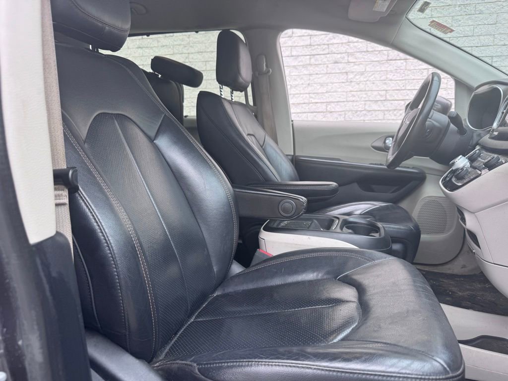 Used 2020 Chrysler Pacifica Touring-L image 9