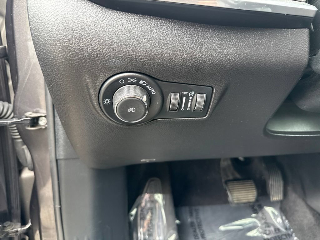 Used 2024 Jeep Compass Limited w/ Sun and Sound Group AWD/4WD image 19