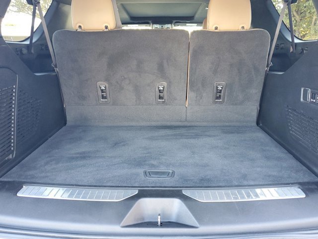 Used 2023 Chevrolet Suburban Premier image 8