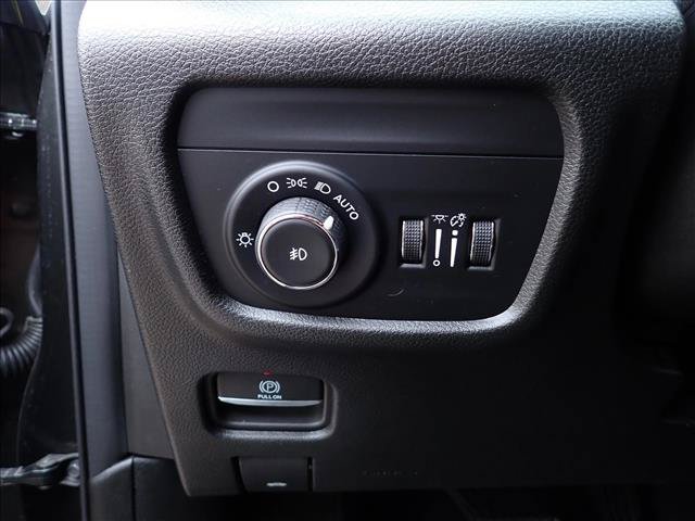 Used 2024 Jeep Grand Cherokee L Limited w/ Black Appearance Package AWD/4WD image 15