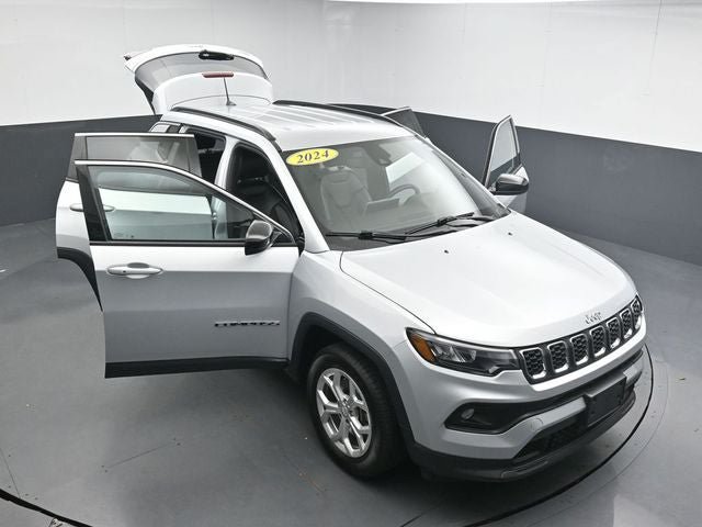 Used 2024 Jeep Compass Latitude AWD/4WD image 35