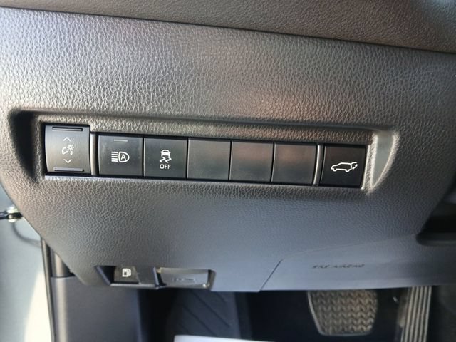 Used 2024 Toyota Venza LE AWD/4WD image 18