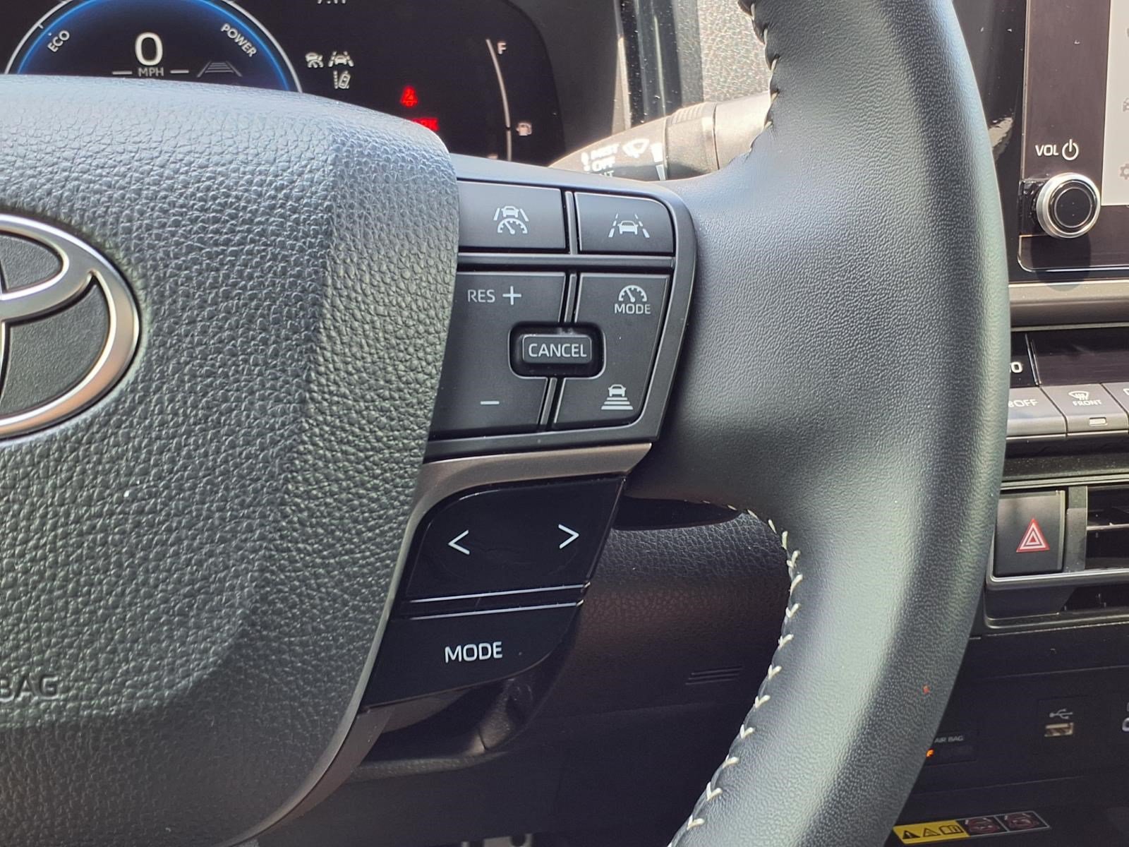 Used 2025 Toyota Camry SE FWD image 24