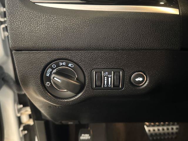 Used 2023 Chrysler 300 Touring w/ Safetytec Plus Group RWD image 13