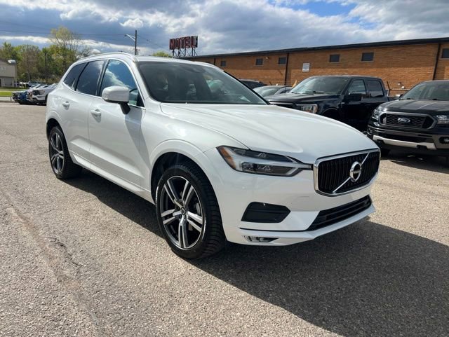 Used 2021 Volvo XC60 T5 Momentum w/ Protection Package Premier AWD/4WD image 3