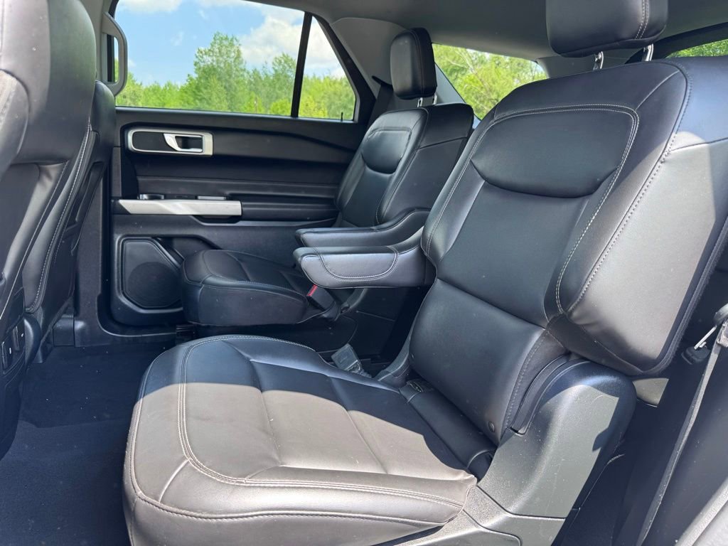 Certified 2022 Ford Explorer XLT w/ Equipment Group 202A AWD/4WD image 18