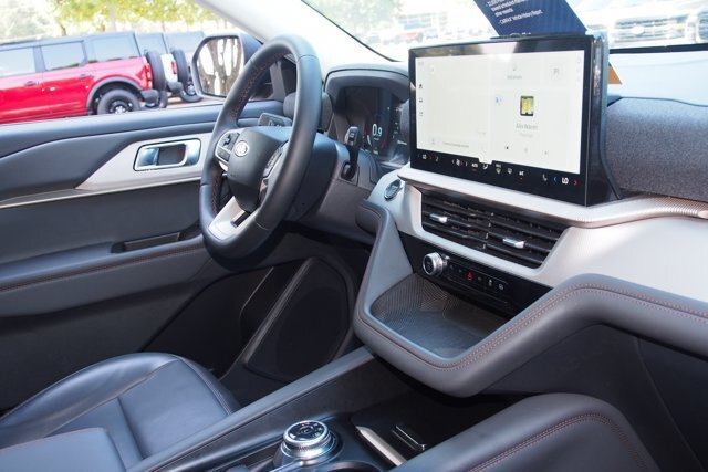 Certified 2025 Ford Explorer Active w/ Active Comfort Package RWD image 10
