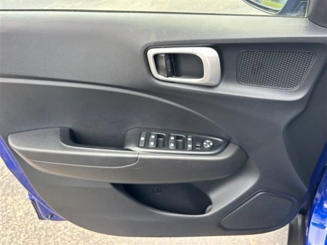 Used 2023 Hyundai Venue SEL FWD image 14