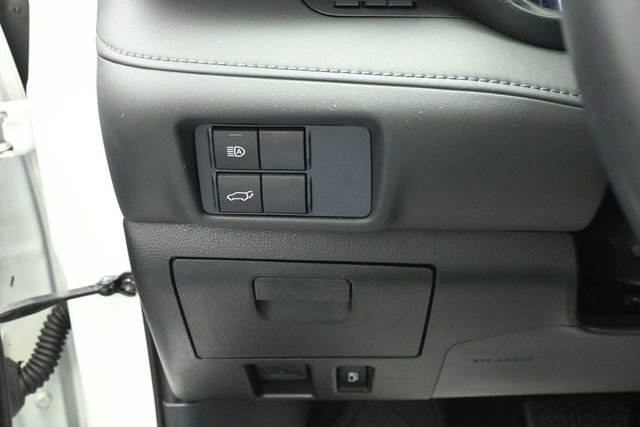Used 2021 Toyota Highlander XLE AWD/4WD image 11