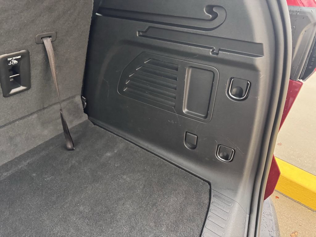 Used 2025 Chevrolet Traverse LT image 39