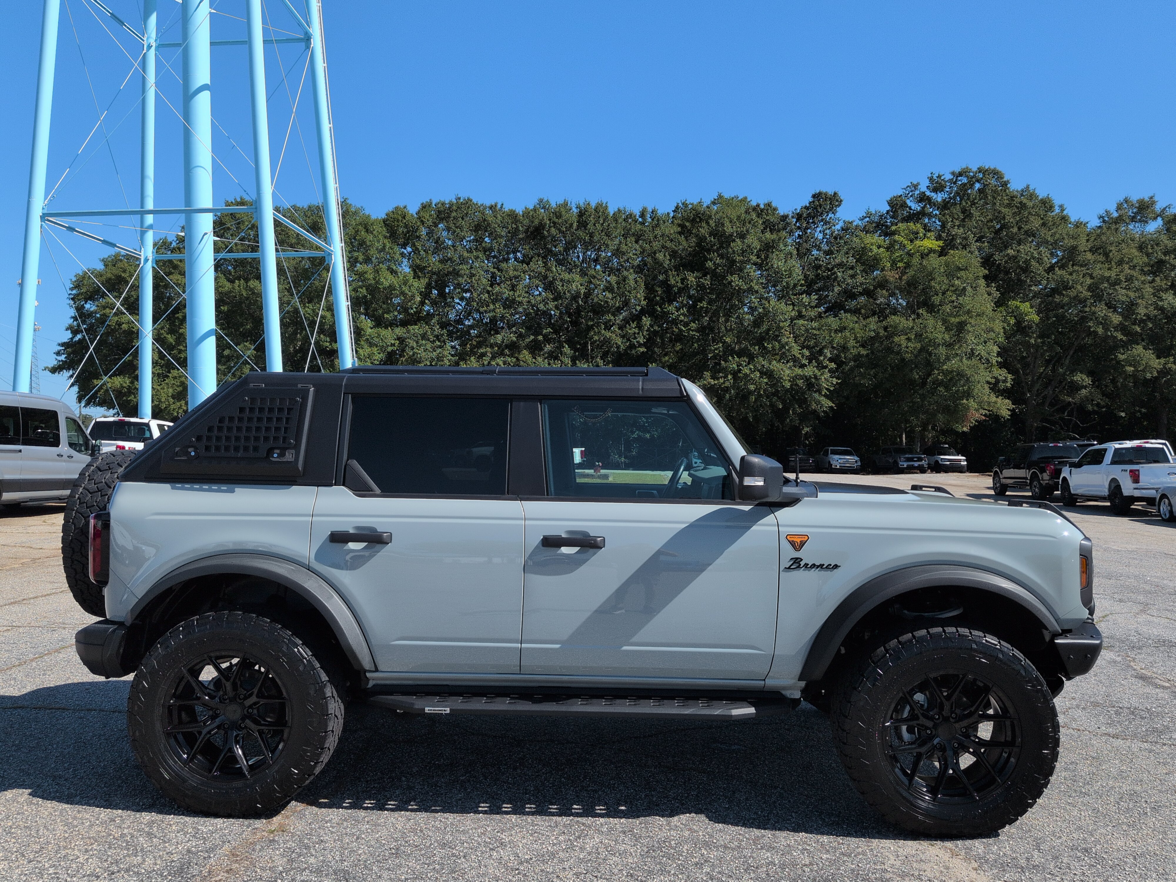 Certified 2022 Ford Bronco Badlands w/ Sasquatch Package AWD/4WD image 2
