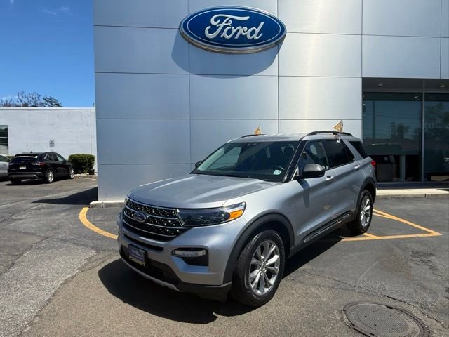 Certified 2022 Ford Explorer XLT w/ Equipment Group 202A AWD/4WD image 2