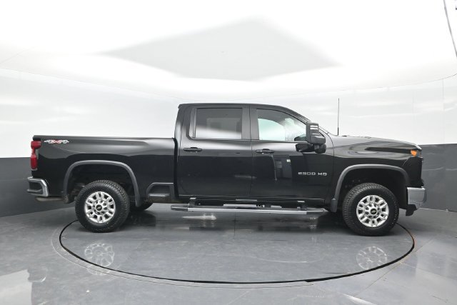 Used 2025 Chevrolet Silverado 2500 LT w/ Convenience Package AWD/4WD image 3
