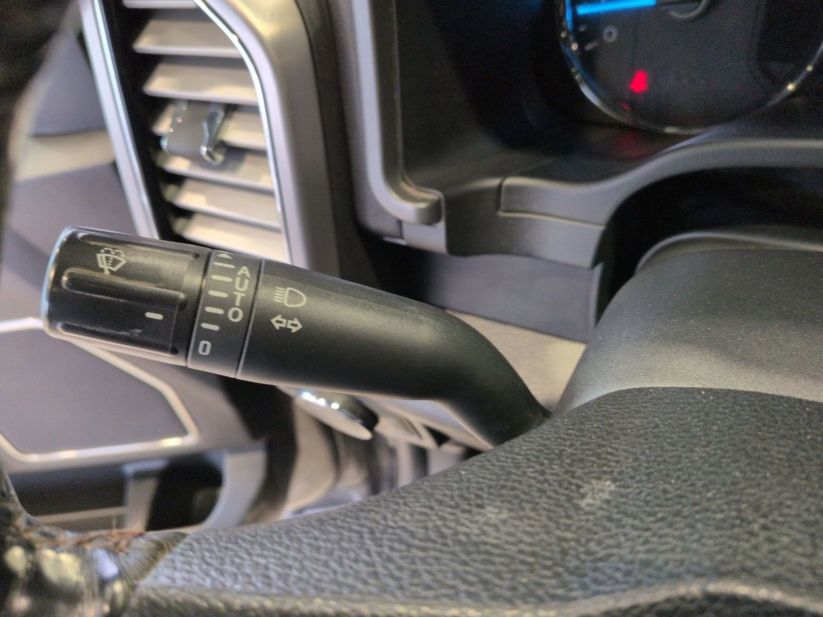 Certified 2018 Ford F150 Platinum w/ Technology Package image 31