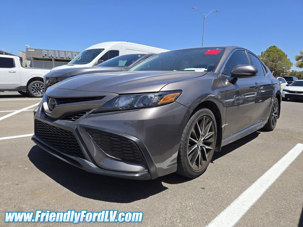 Used 2021 Toyota Camry SE w/ Carpet Mat Package (TMS) FWD image 2