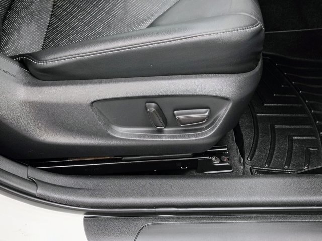Used 2018 Toyota Camry XSE FWD image 25