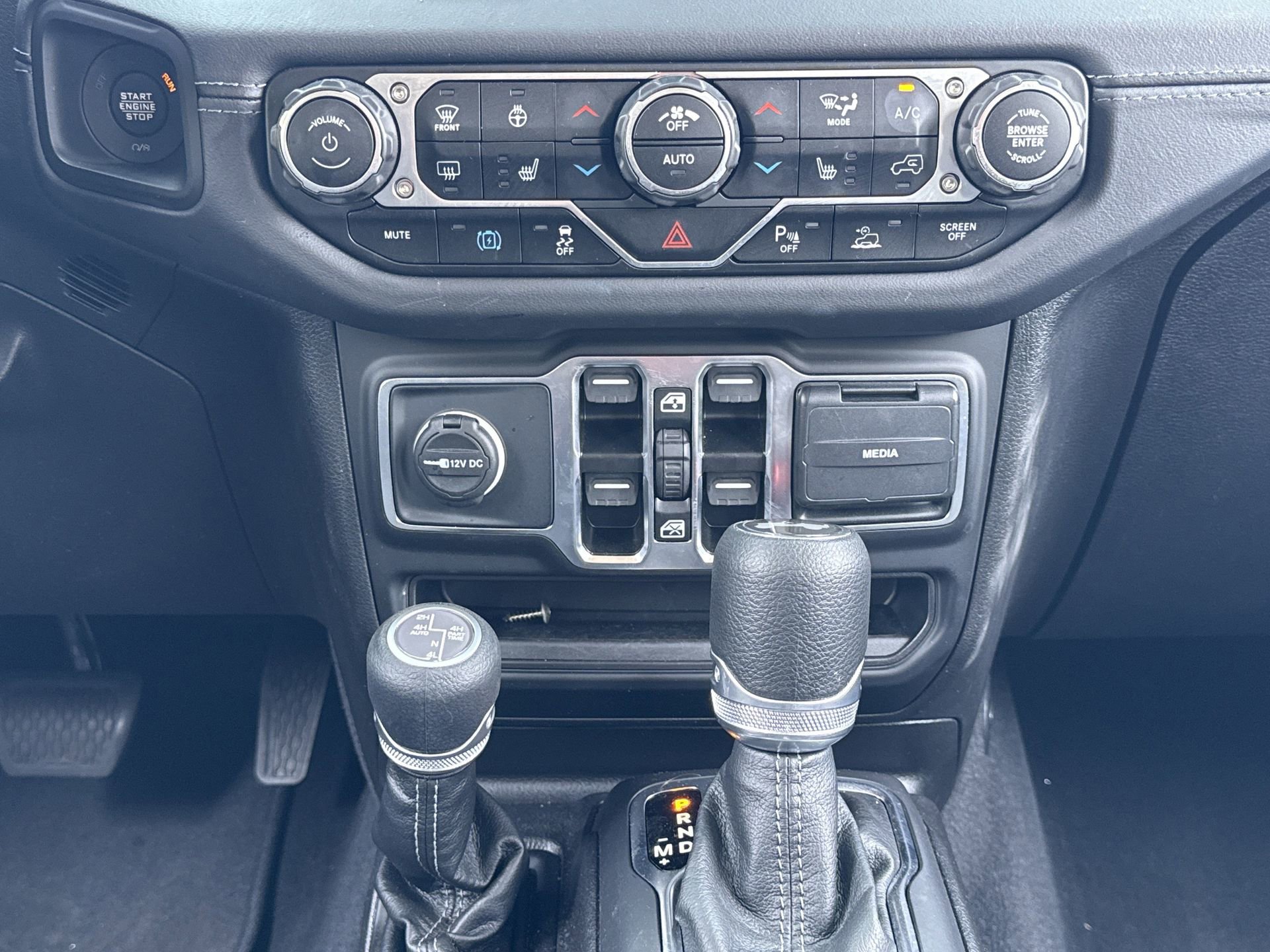 Used 2025 Jeep Wrangler Unlimited Sahara w/ Safety Group image 5