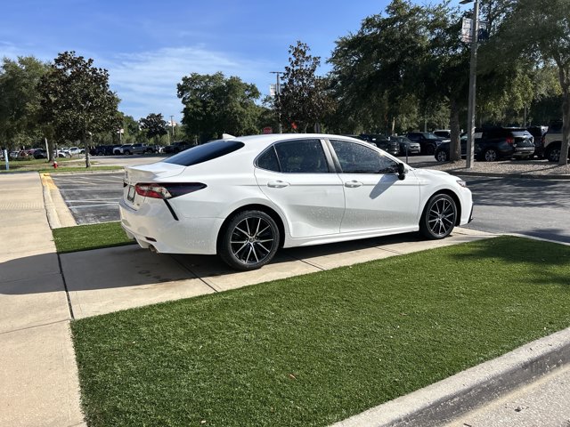 Used 2021 Toyota Camry SE w/ Convenience Package FWD image 4