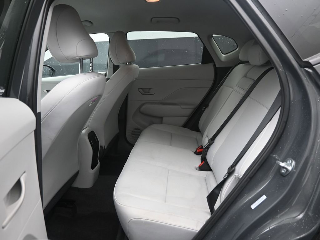 Used 2025 Hyundai Kona SEL FWD image 2