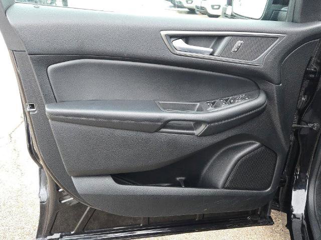 Certified 2022 Ford Edge SE w/ Black Appearance Package image 17