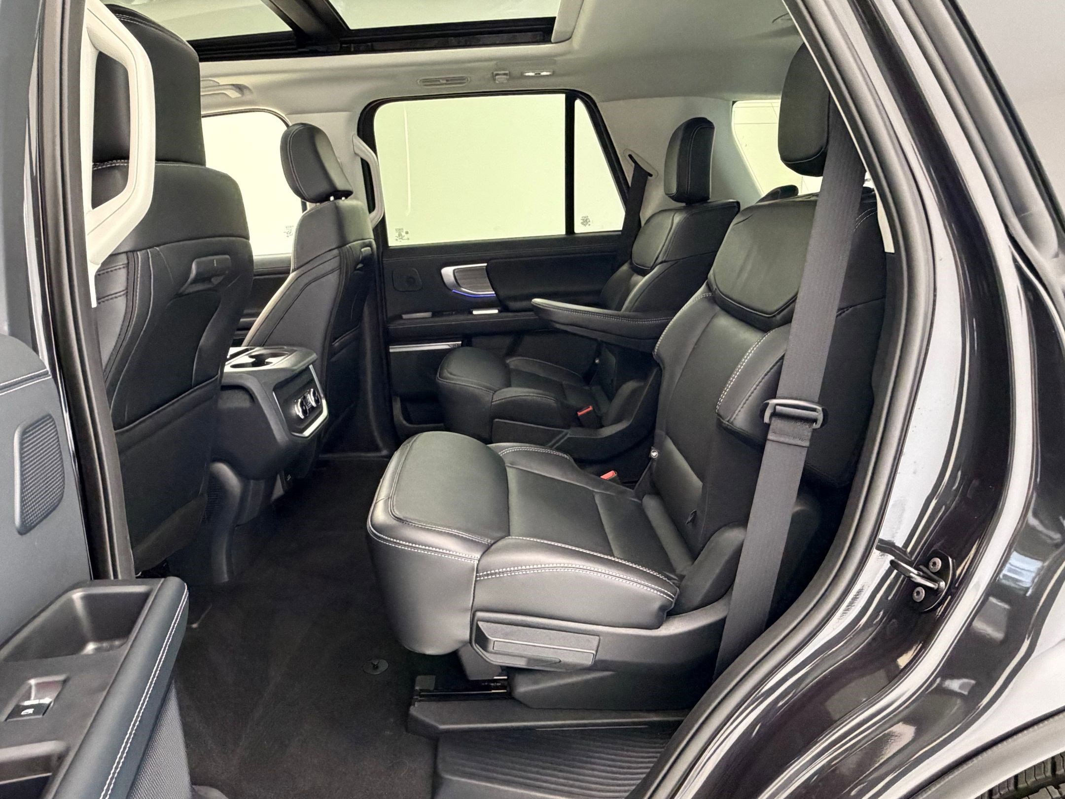 Certified 2025 Ford Expedition Platinum w/ Driver's Package image 17